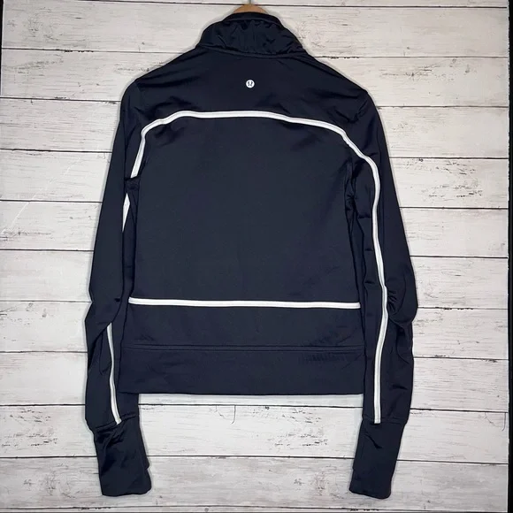 Lululemon tracker jacket - Picture 3 of 6